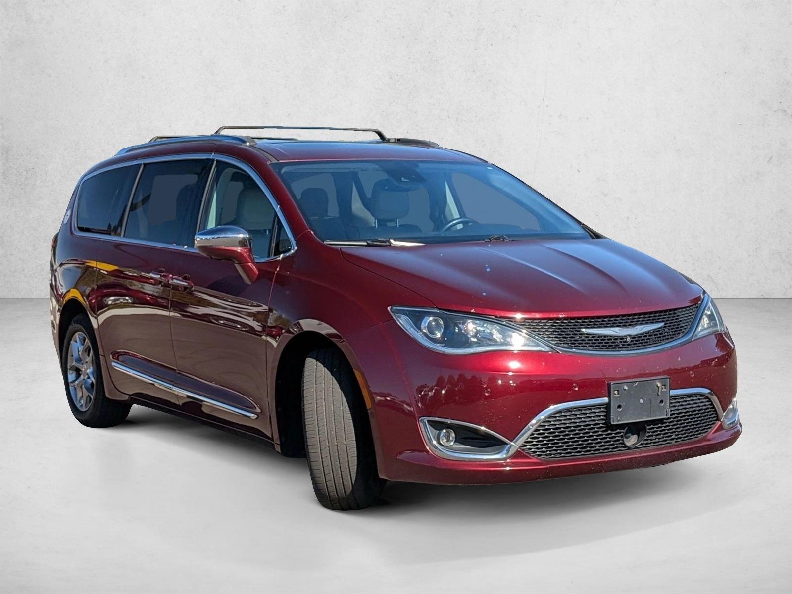 2017 Chrysler Pacifica Limited photo 3