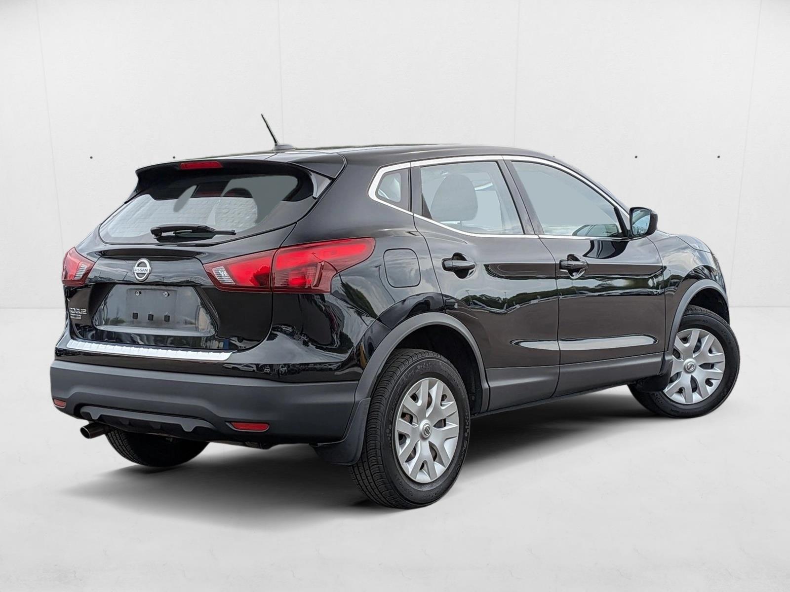 2019 Nissan Rogue Sport S photo 3