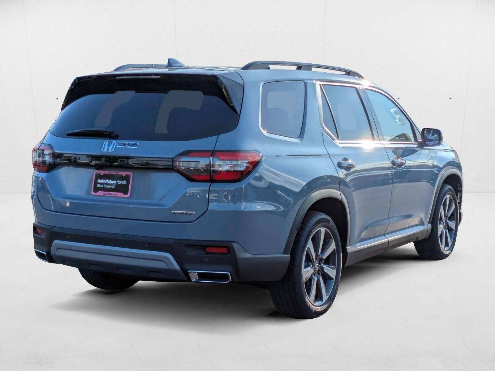 2025 Honda Pilot Touring photo 2