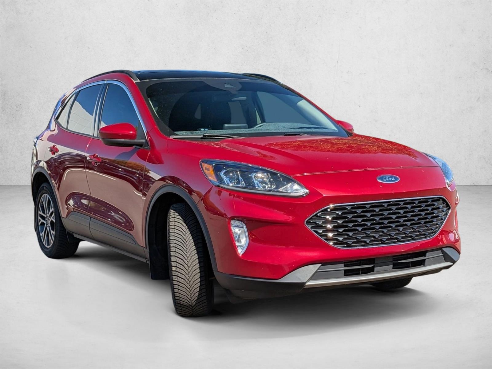 2020 Ford Escape SEL photo 3
