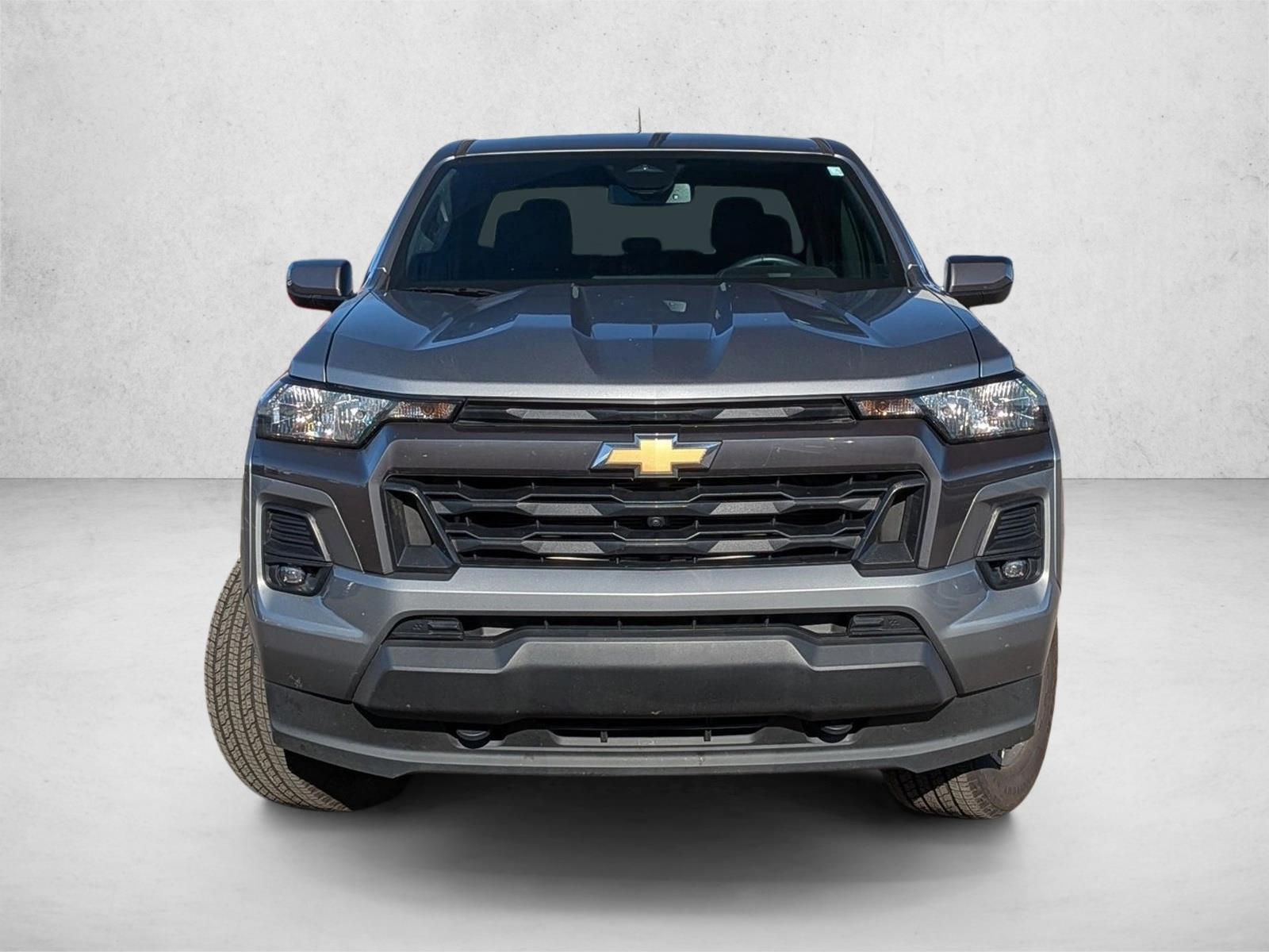 2024 Chevrolet Colorado LT photo 2