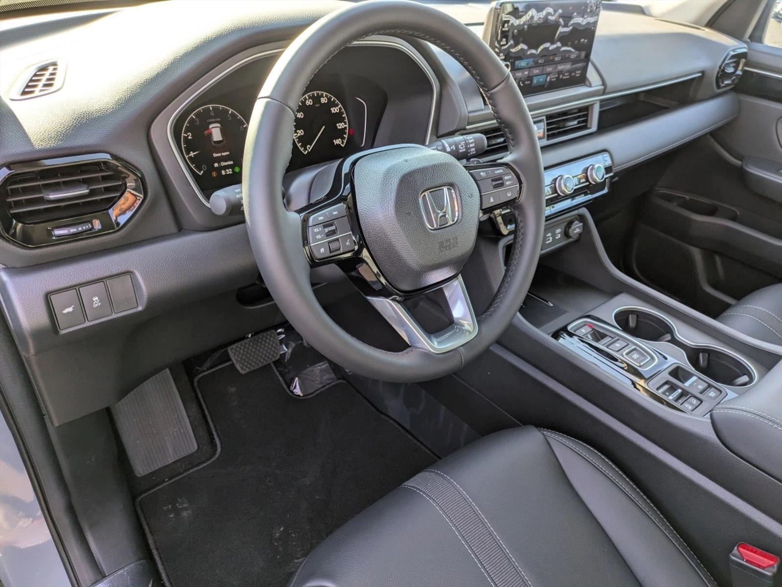 2025 Honda Pilot Touring photo 3