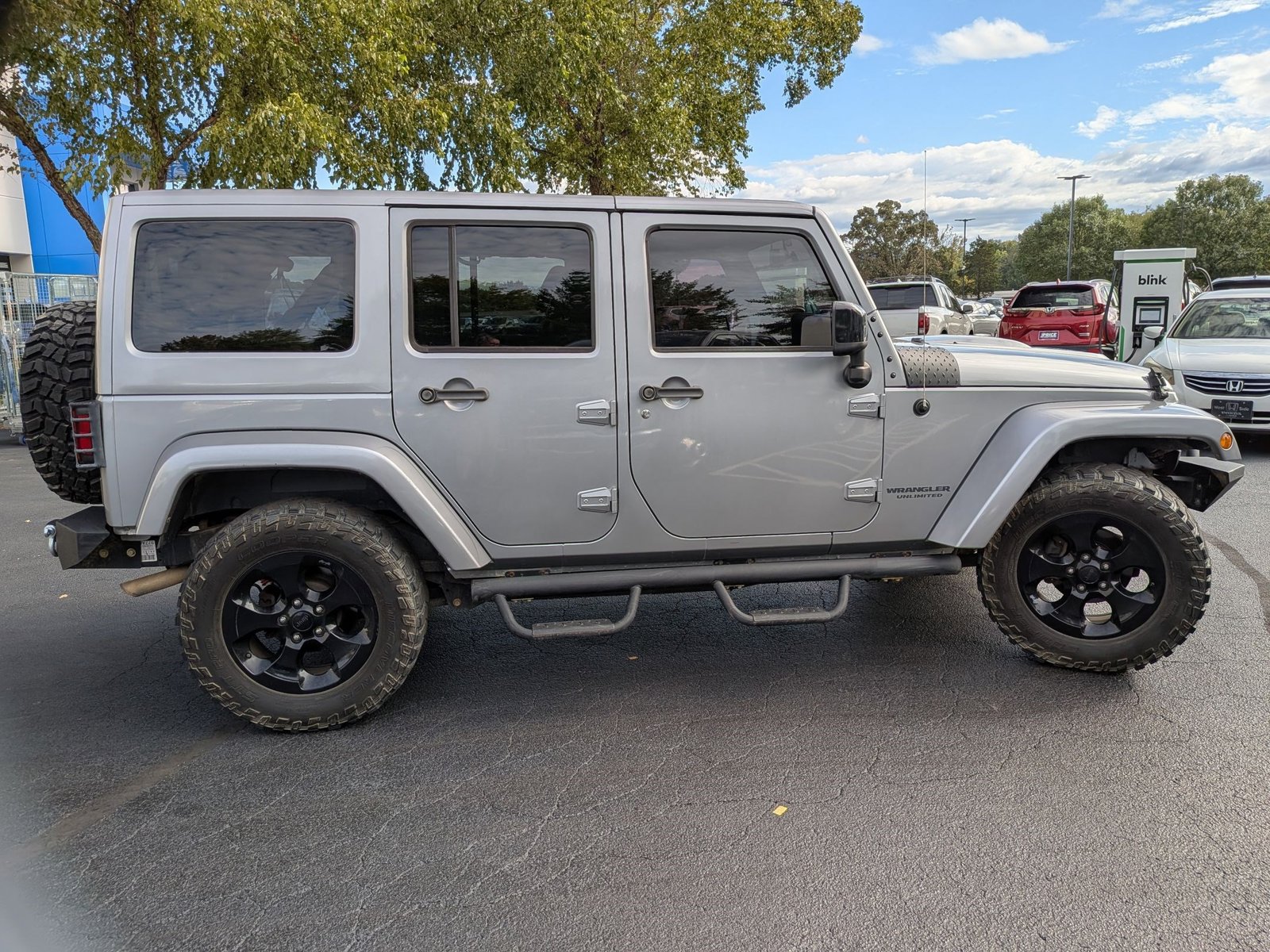 2015 Jeep Wrangler Unlimited Sahara photo 4