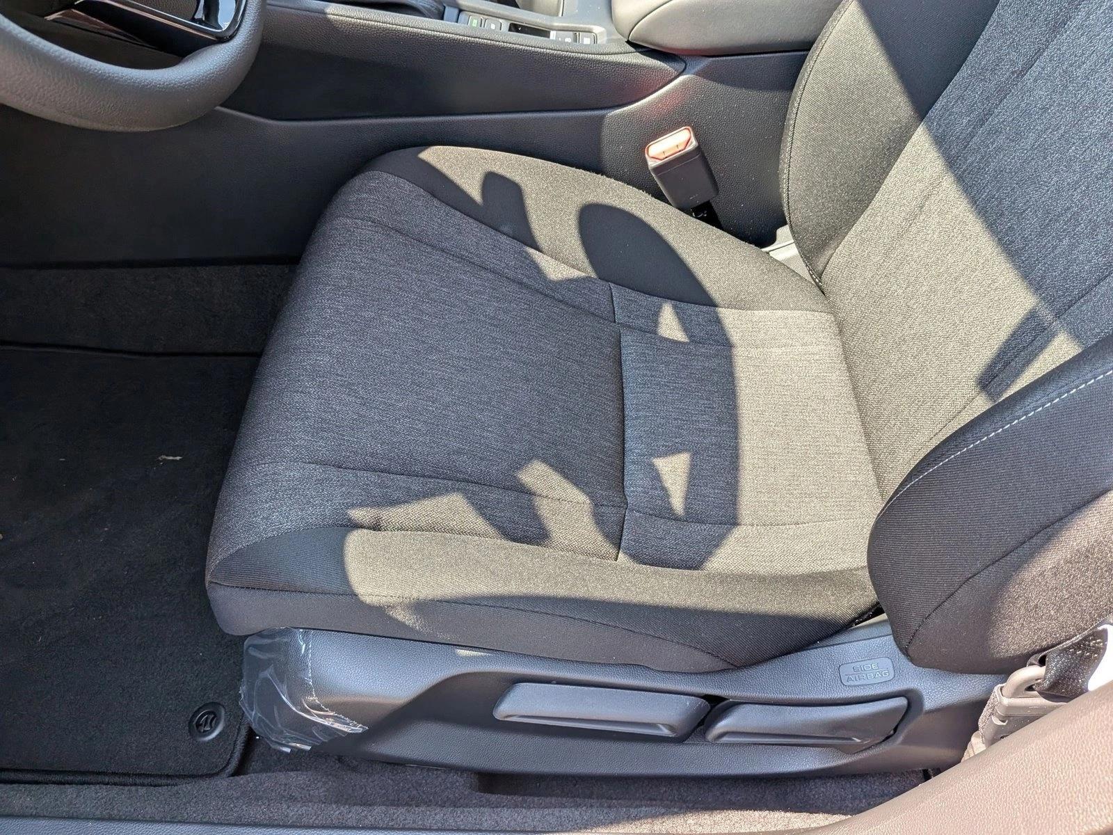 2025 Honda Accord LX photo 4
