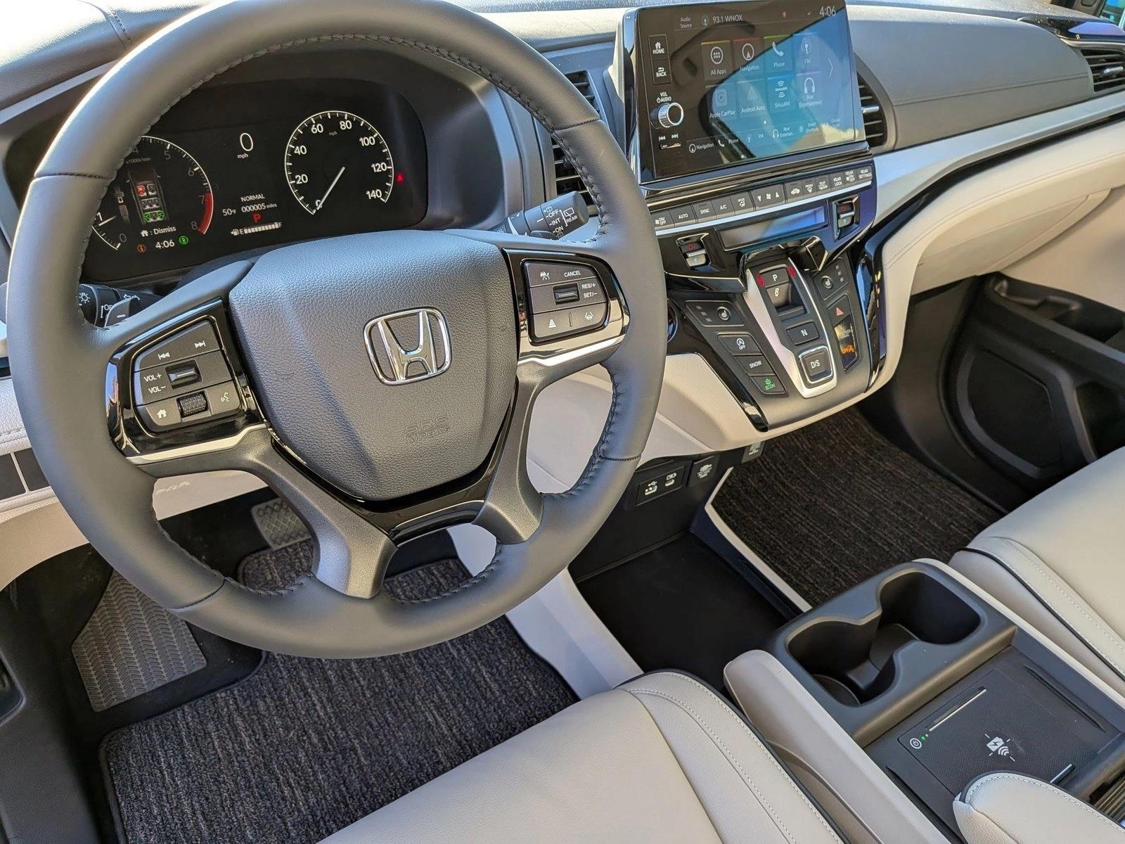 2026 Honda Odyssey Touring photo 3