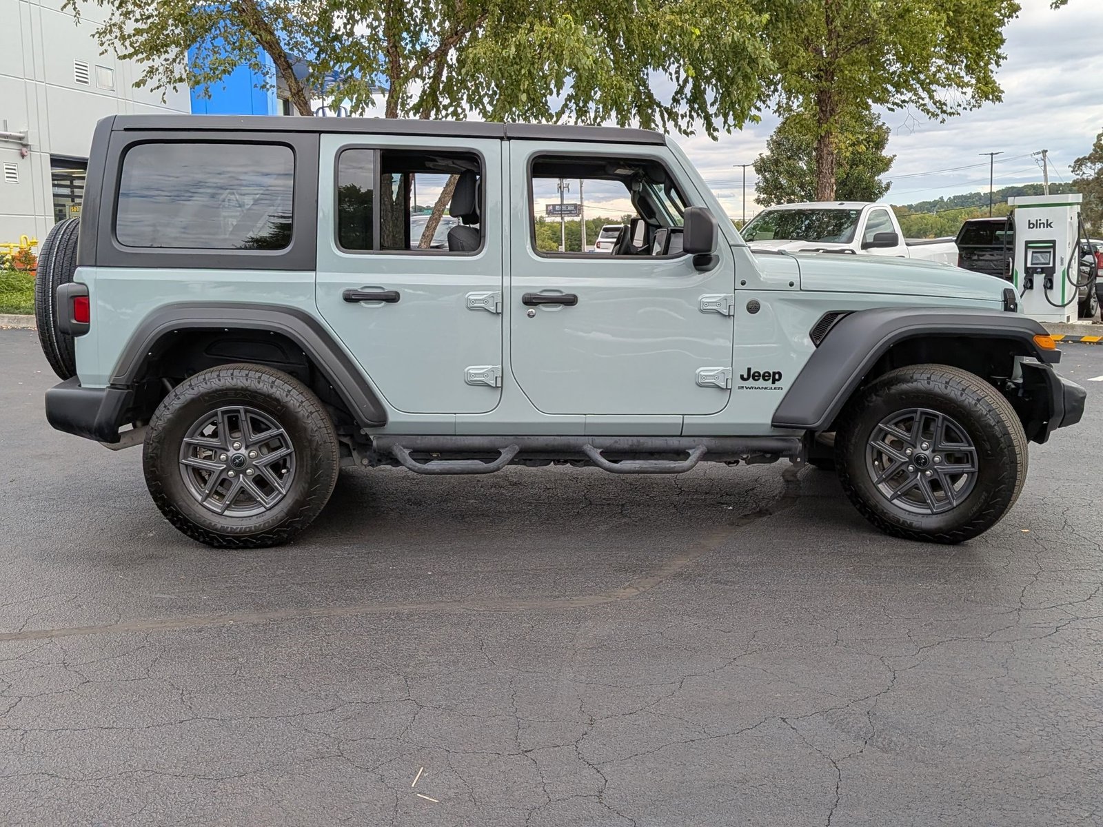 2024 Jeep Wrangler Sport S photo 4