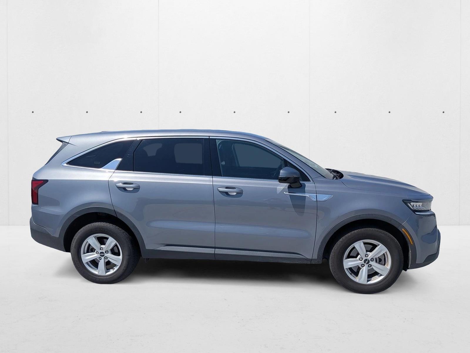 2023 Kia Sorento LX photo 4