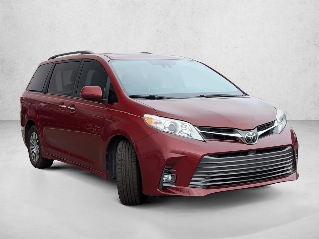 Used 2018 Toyota Sienna XLE Premium 8 Passenger Van Passenger Van