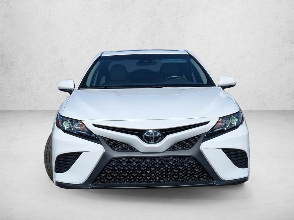 Used 2018 Toyota Camry SE Sedan