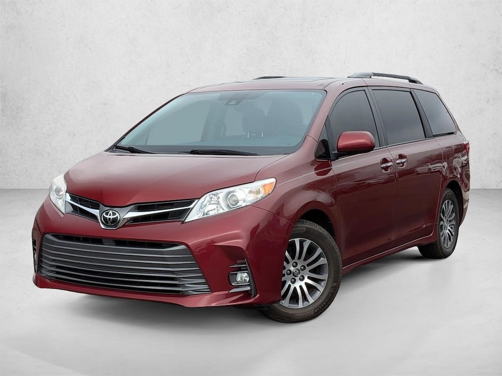Used 2018 Toyota Sienna XLE Premium 8 Passenger Van Passenger Van