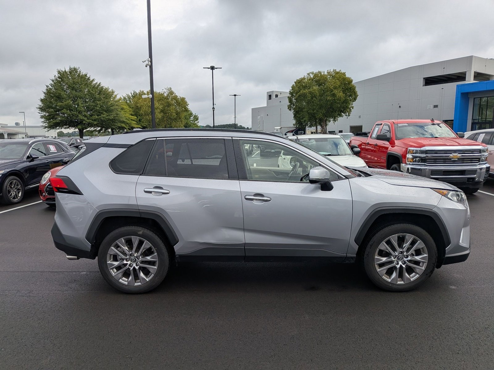2019 Toyota RAV4 Limited photo 4