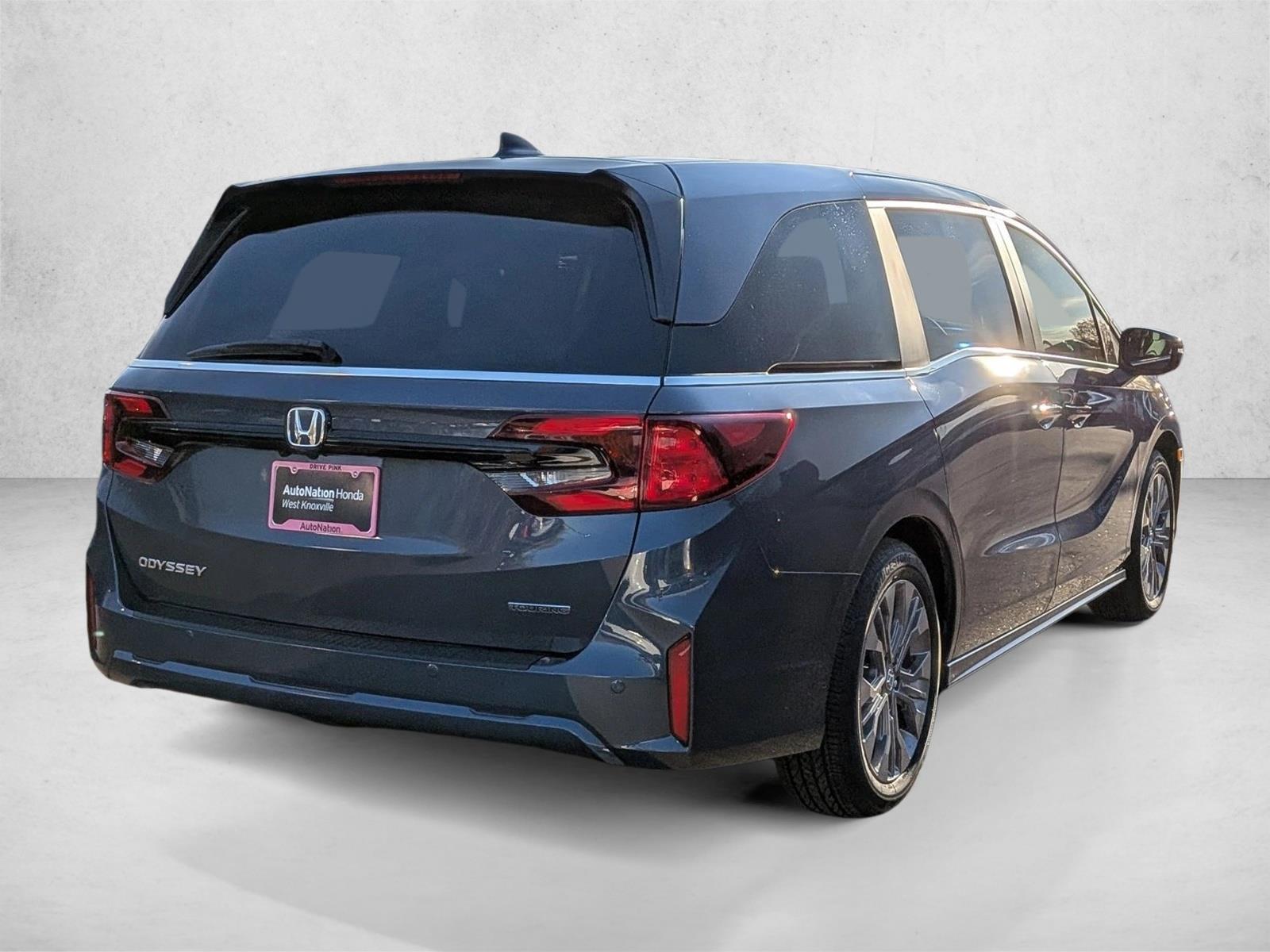 2026 Honda Odyssey Touring photo 2