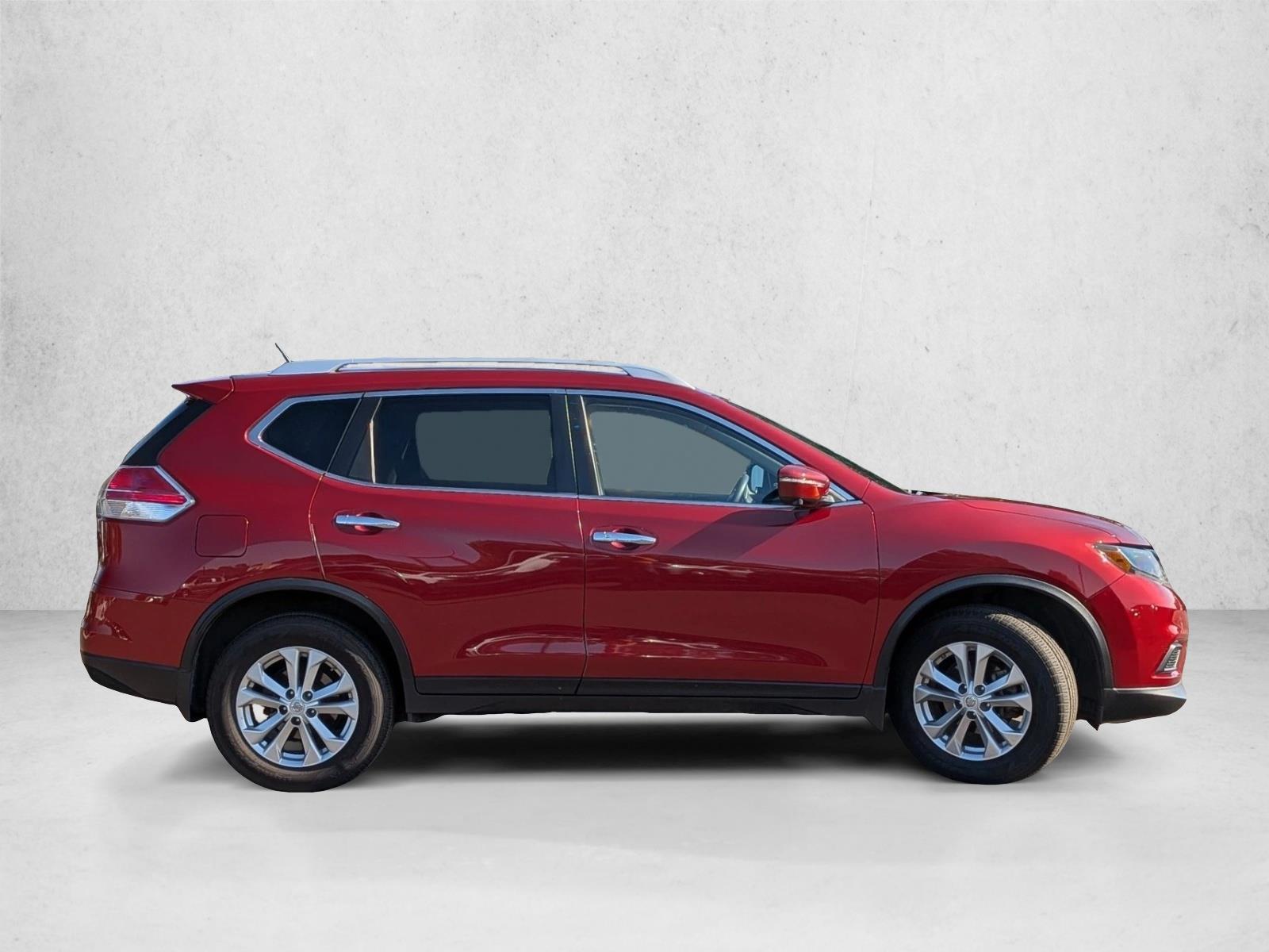 2015 Nissan Rogue SV photo 4