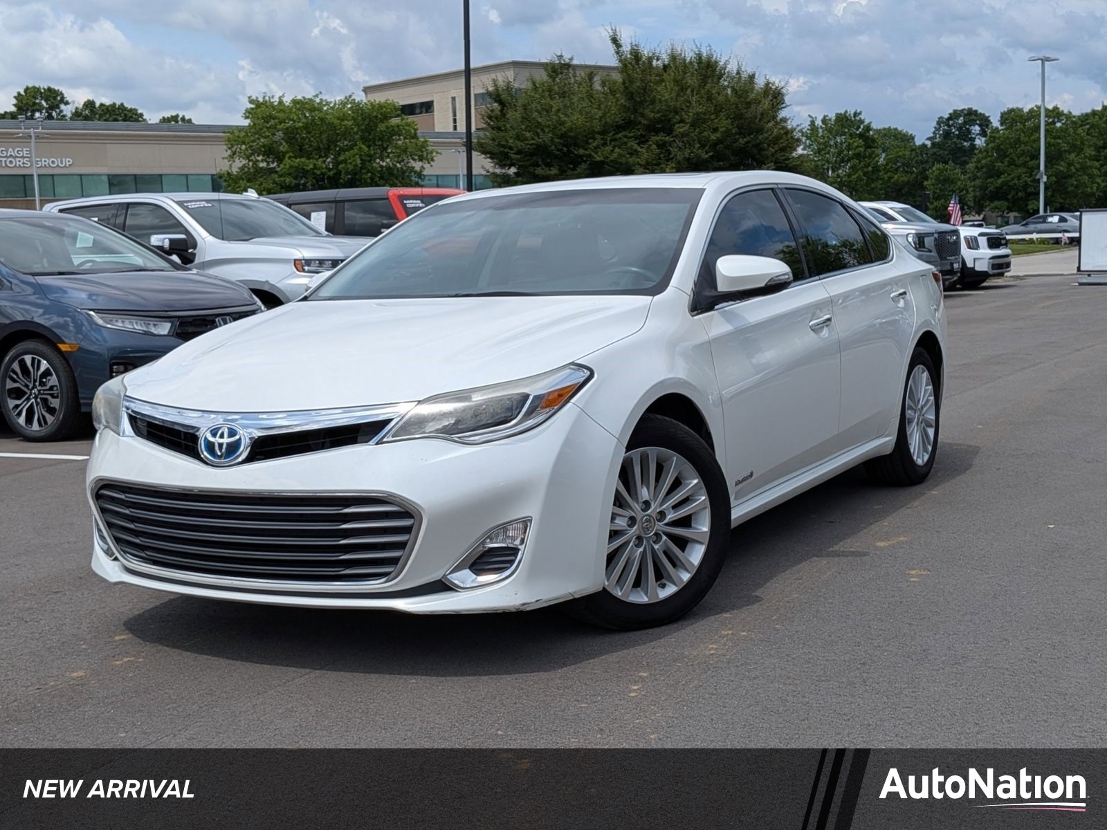 2014 Toyota Avalon XLE Premium Hybrid's photo