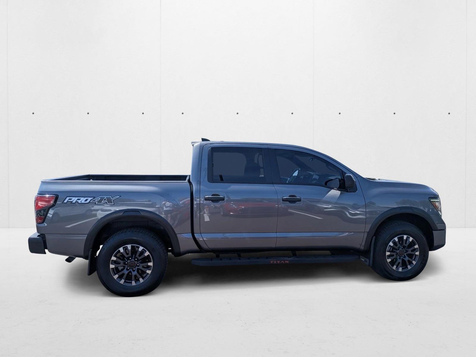 2023 Nissan Titan PRO-4X photo 4