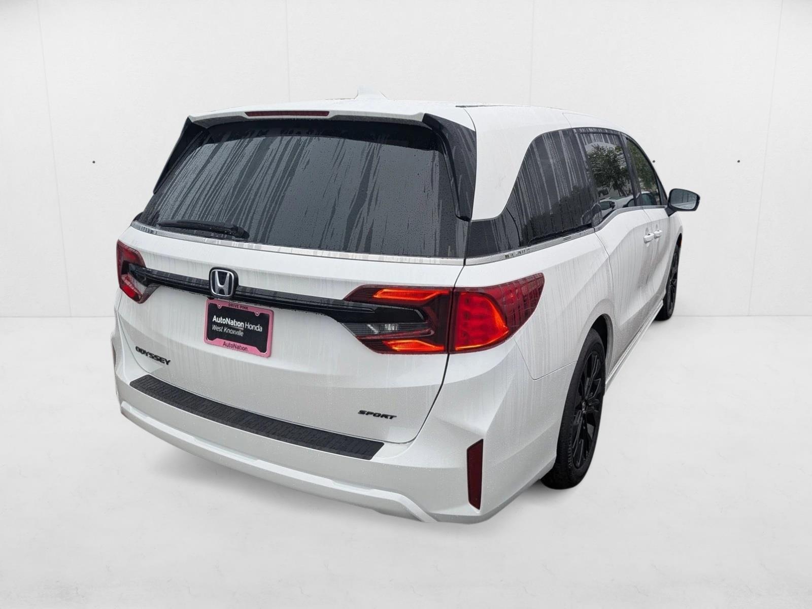 2026 Honda Odyssey photo 2
