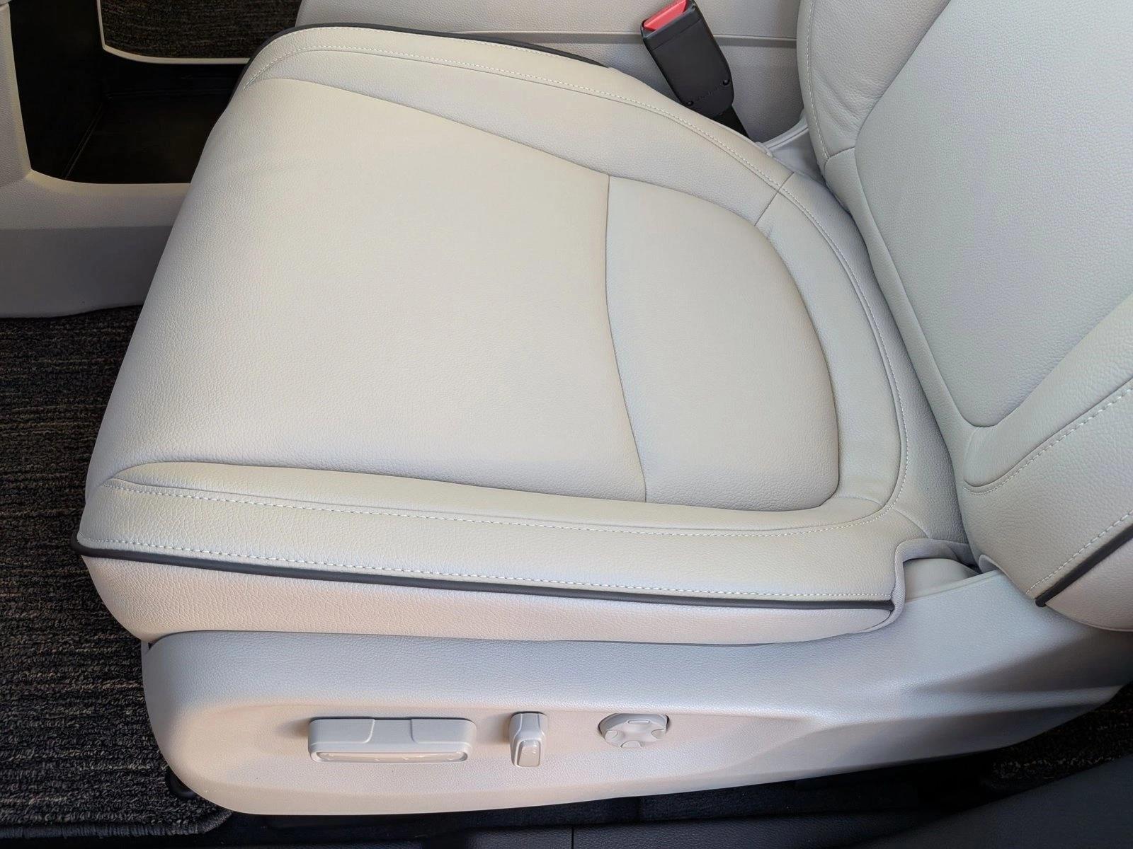 2026 Honda Odyssey Touring photo 4