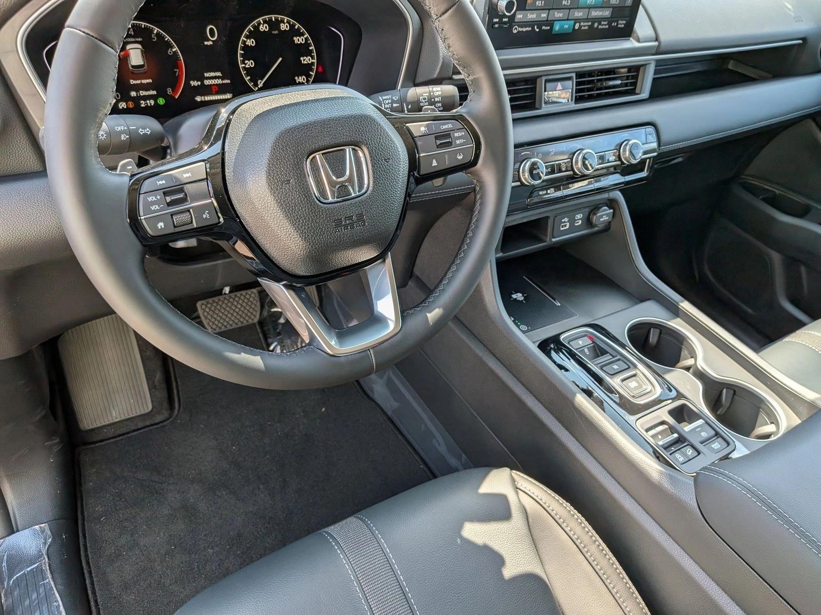 2025 Honda Pilot Touring photo 3