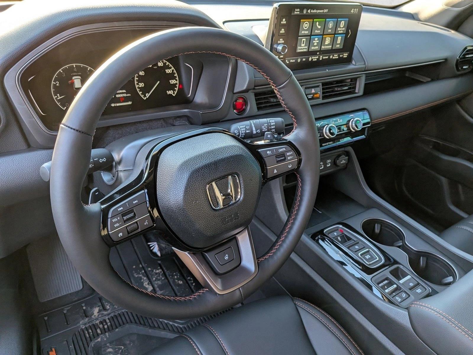 2025 Honda Pilot TrailSport photo 3