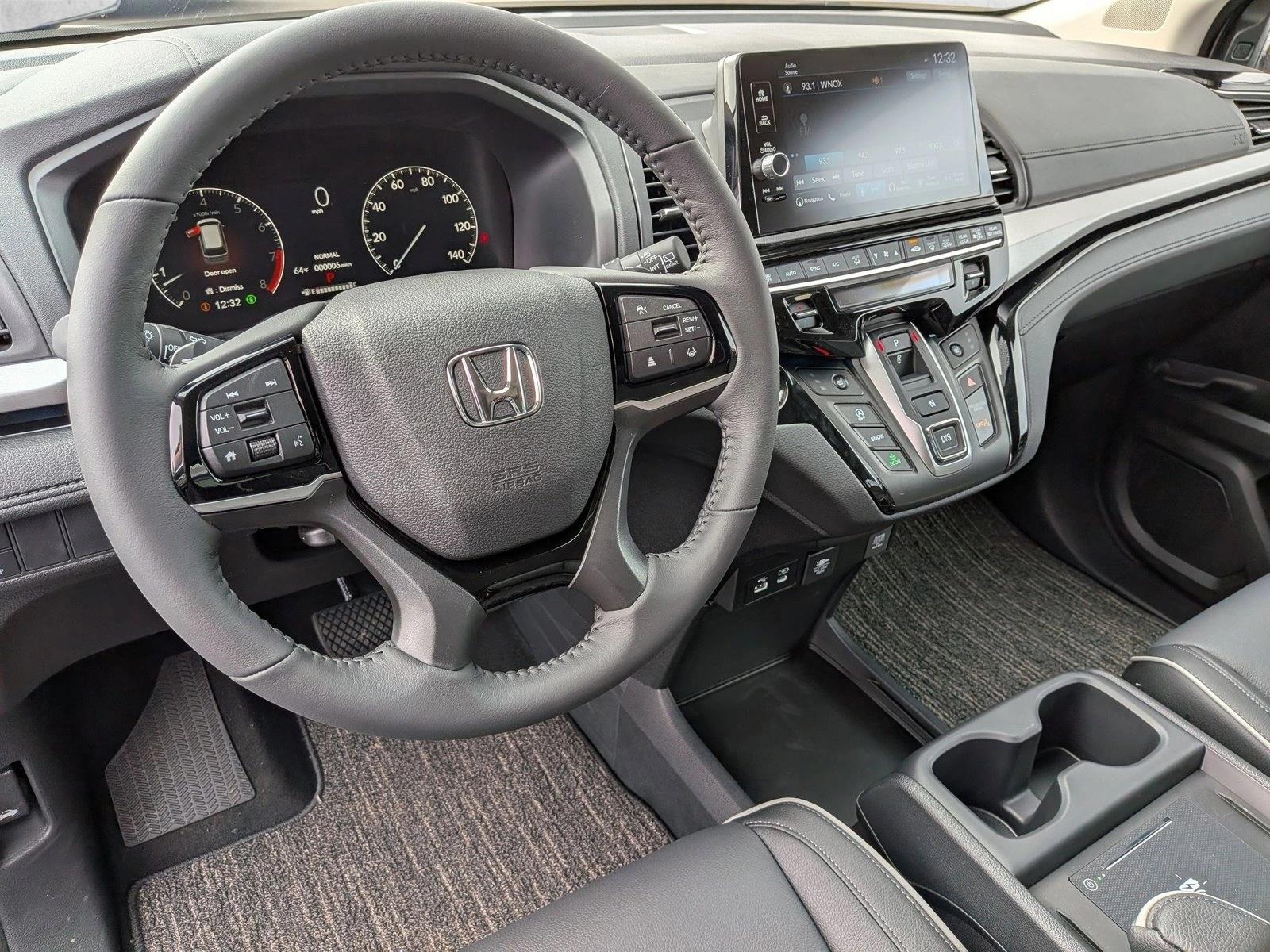 2026 Honda Odyssey Touring photo 3