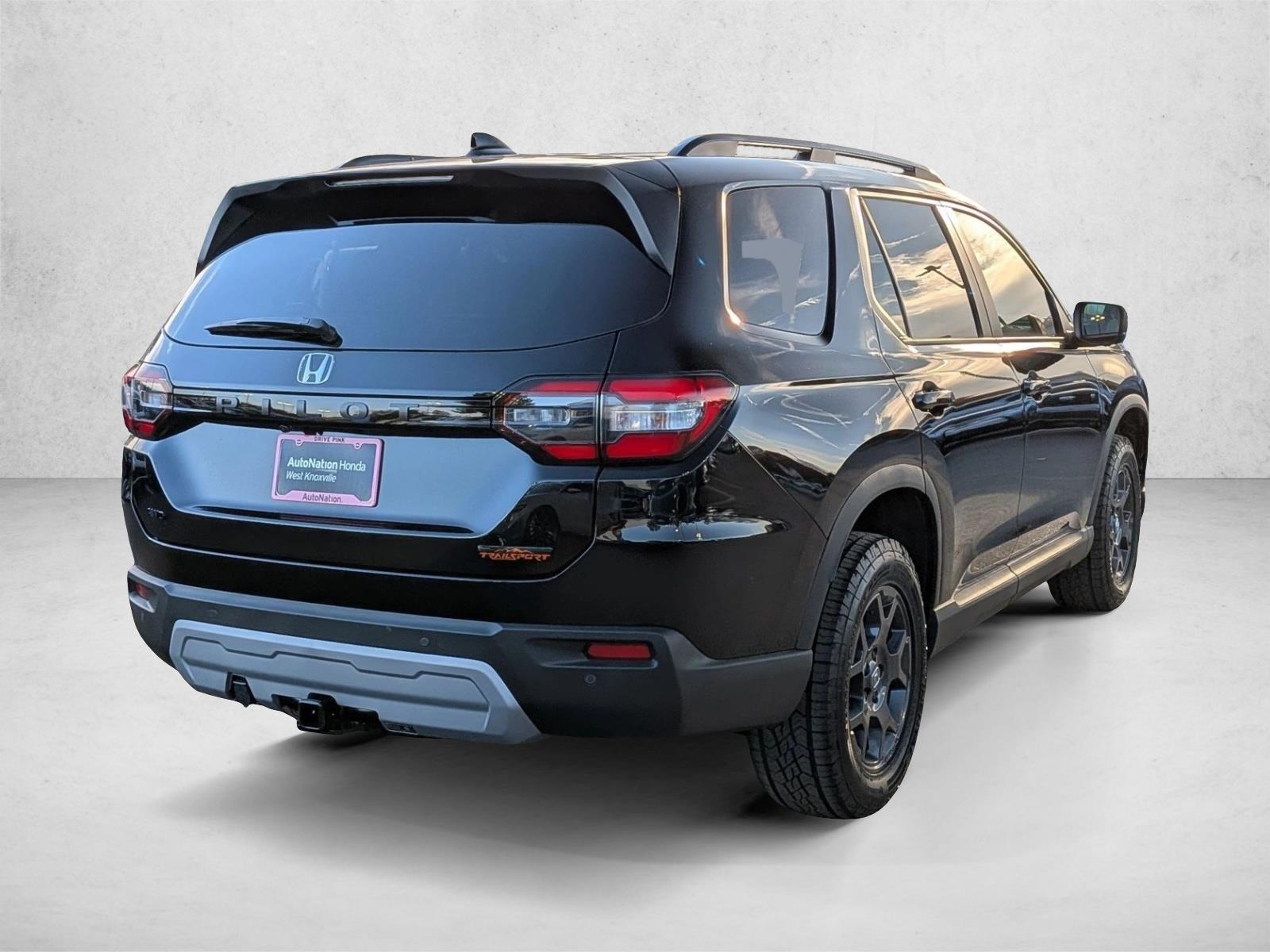 2025 Honda Pilot TrailSport photo 2