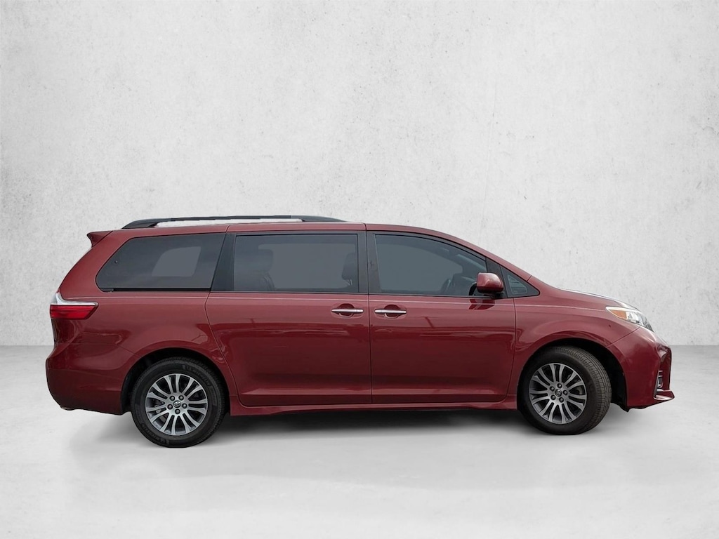 Used 2018 Toyota Sienna XLE Premium 8 Passenger Van Passenger Van