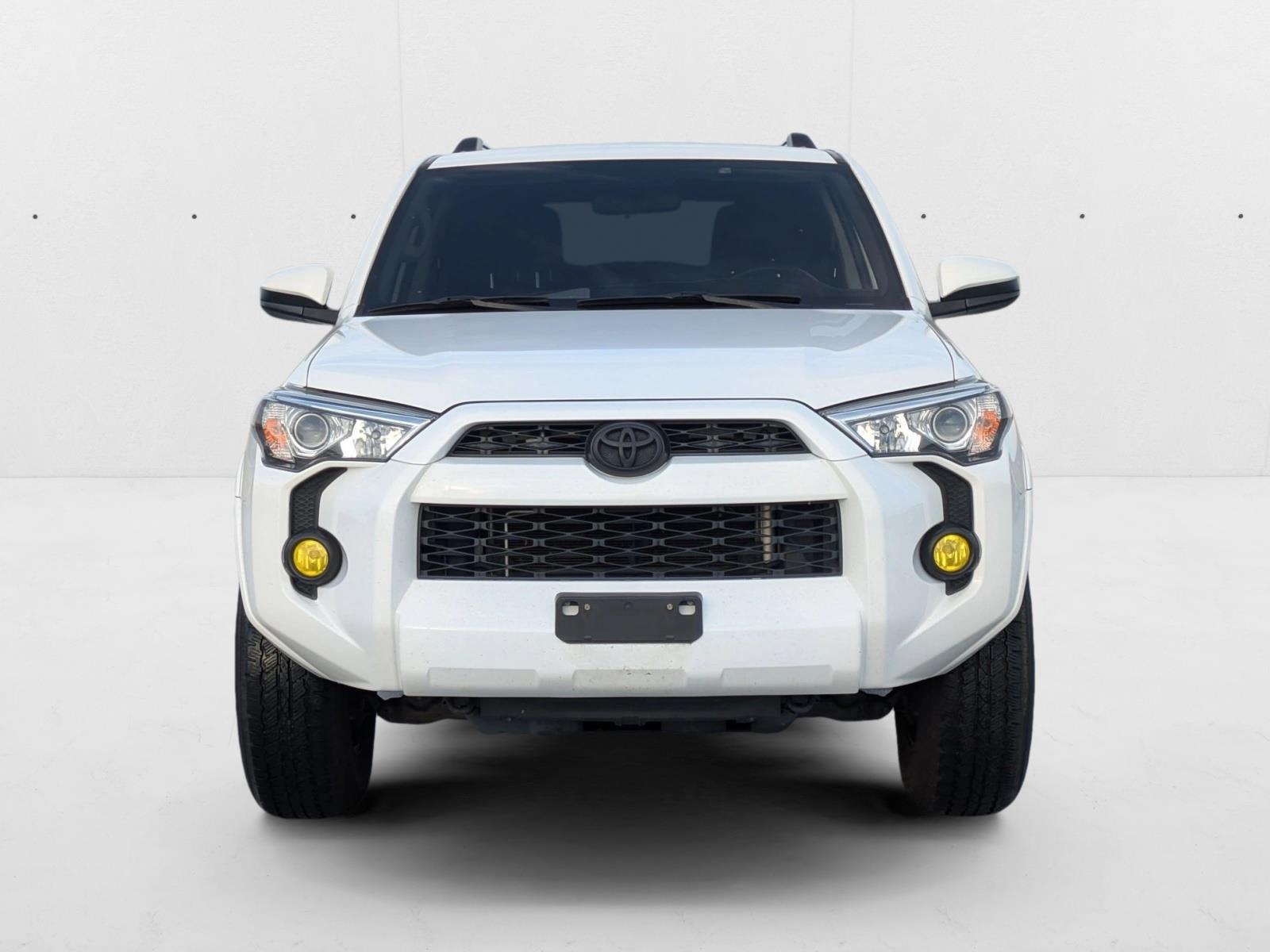 2019 Toyota 4Runner SR5 photo 2