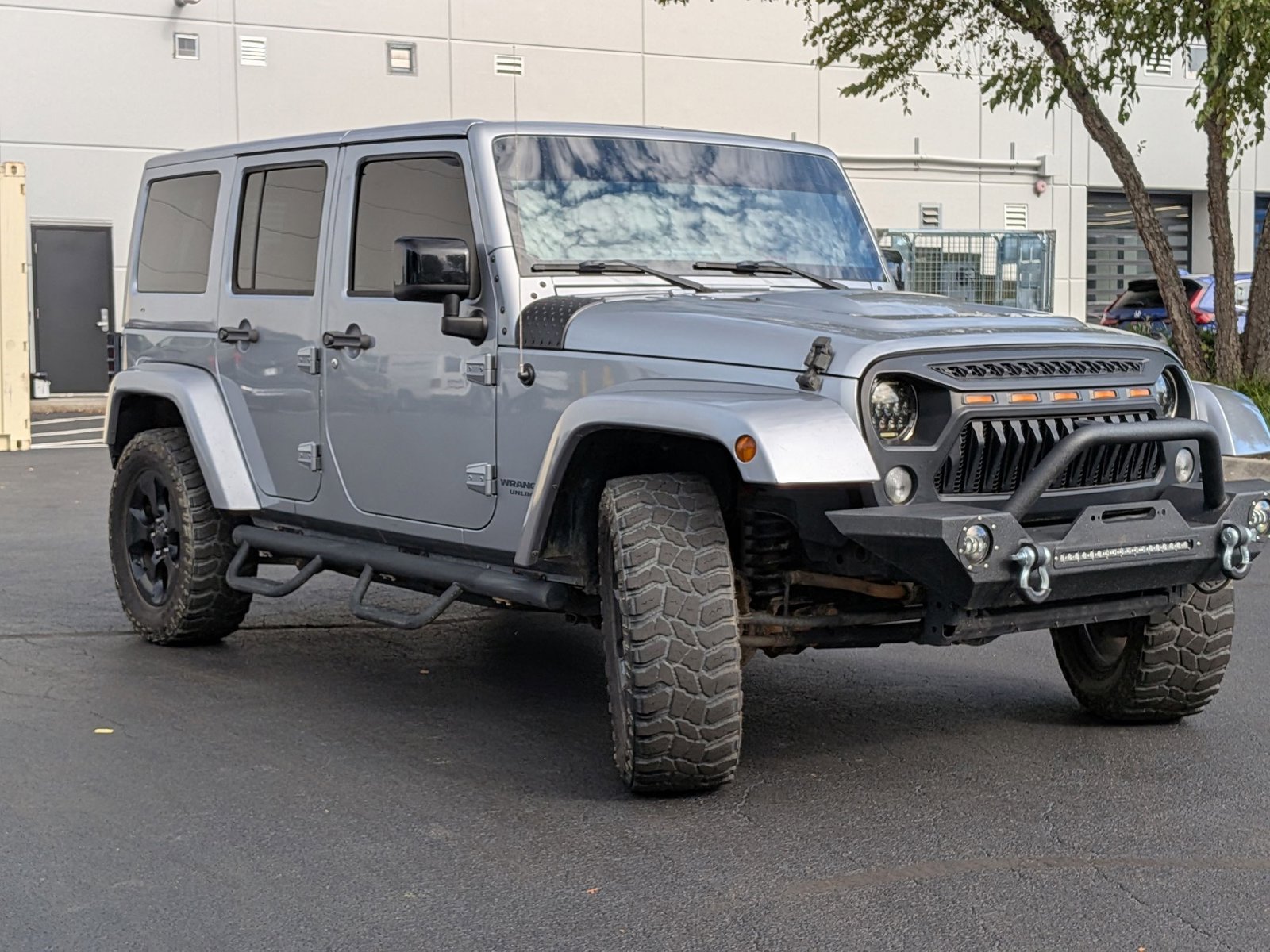 2015 Jeep Wrangler Unlimited Sahara photo 3