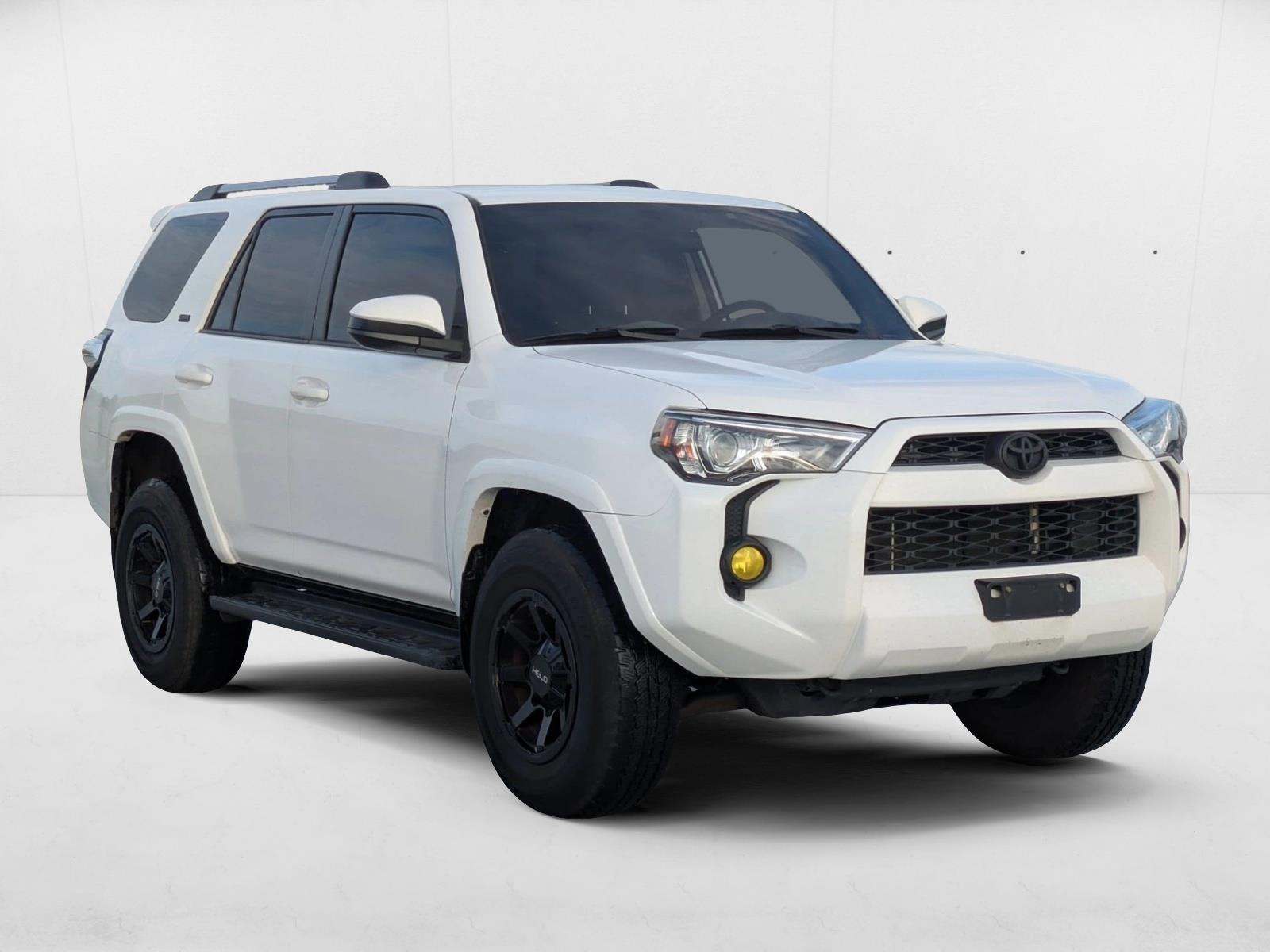 2019 Toyota 4Runner SR5 photo 3