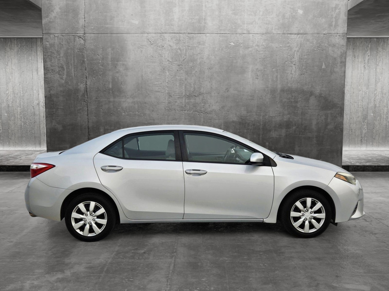 Used 2015 Toyota Corolla LE with VIN 2T1BURHE8FC480255 for sale in Knoxville, TN