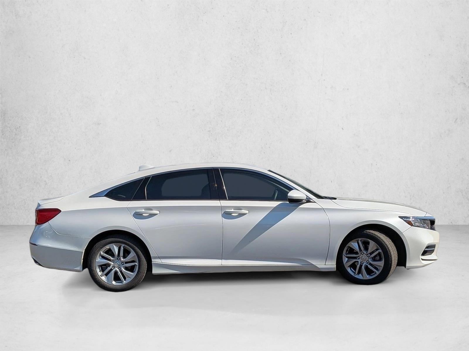 2018 Honda Accord LX photo 4
