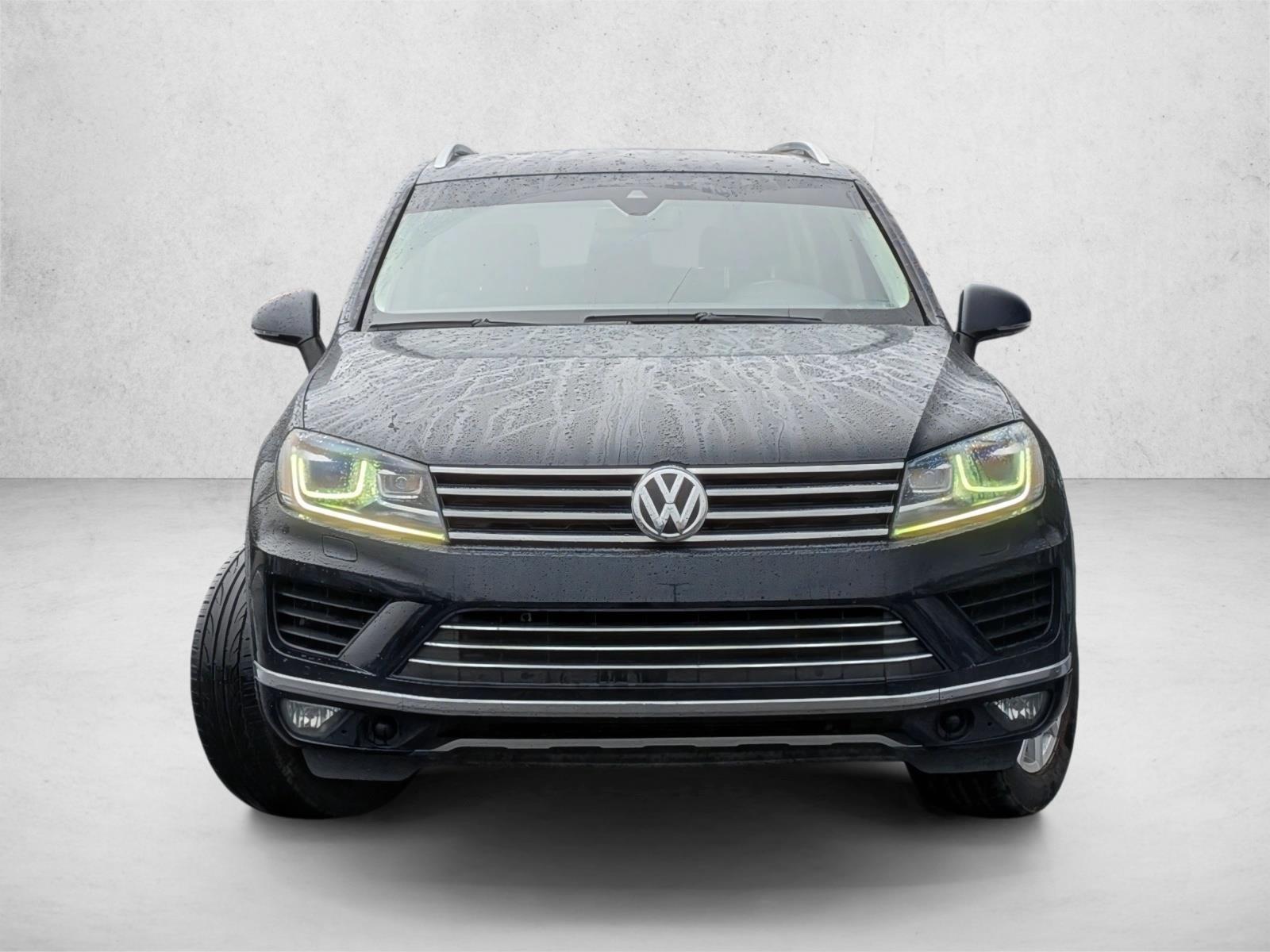 2017 Volkswagen Touareg V6 Sport photo 2