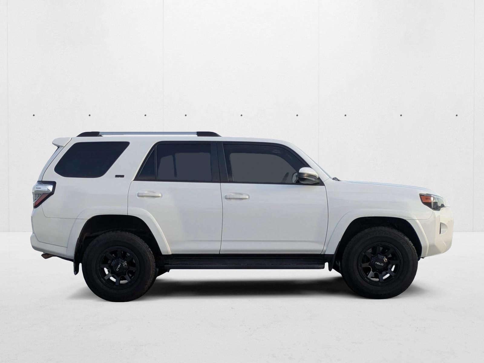 2019 Toyota 4Runner SR5 photo 4
