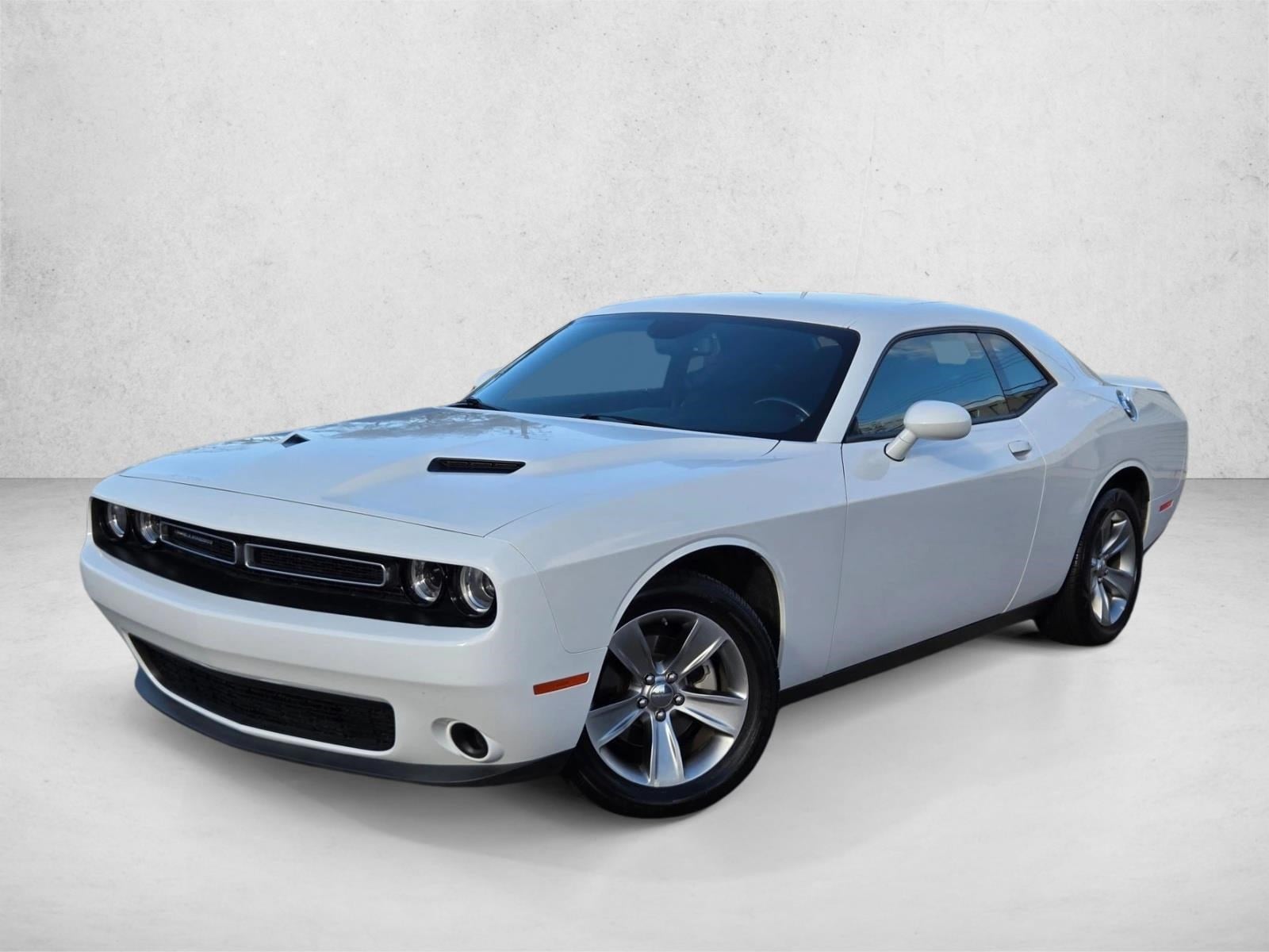 2022 Dodge Challenger SXT's photo