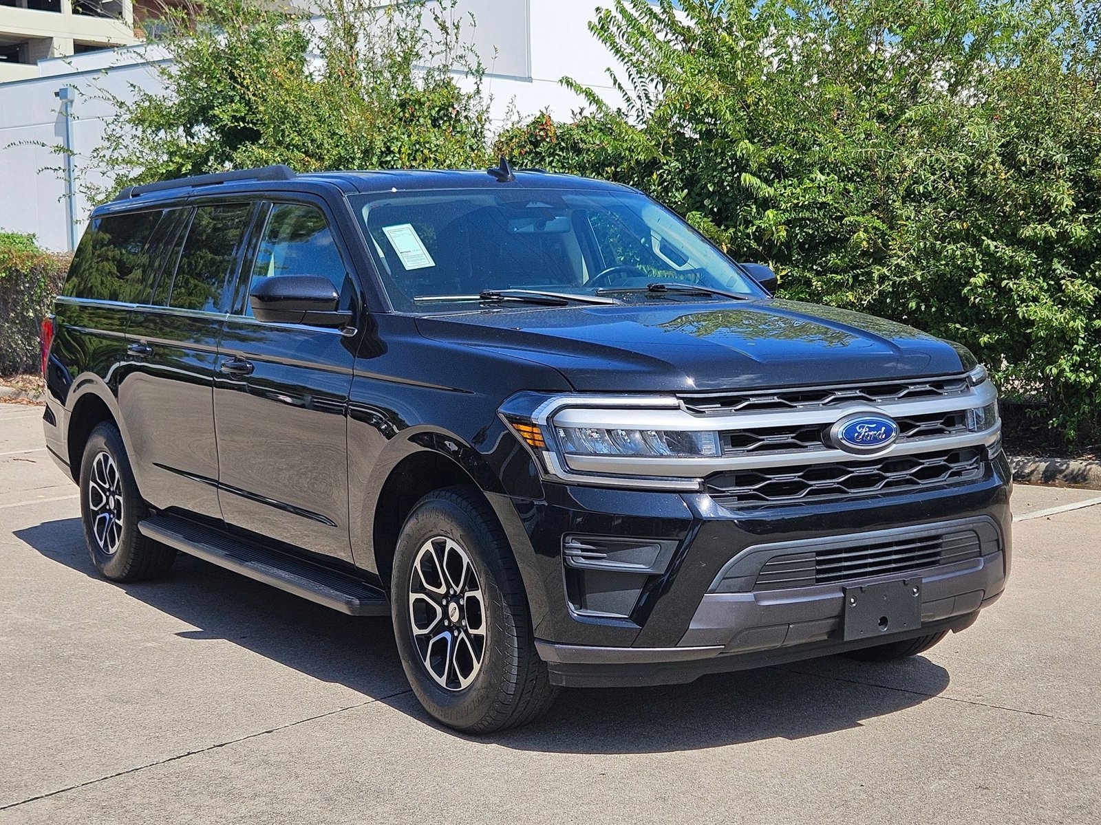 2024 Ford Expedition MAX XLT photo 2