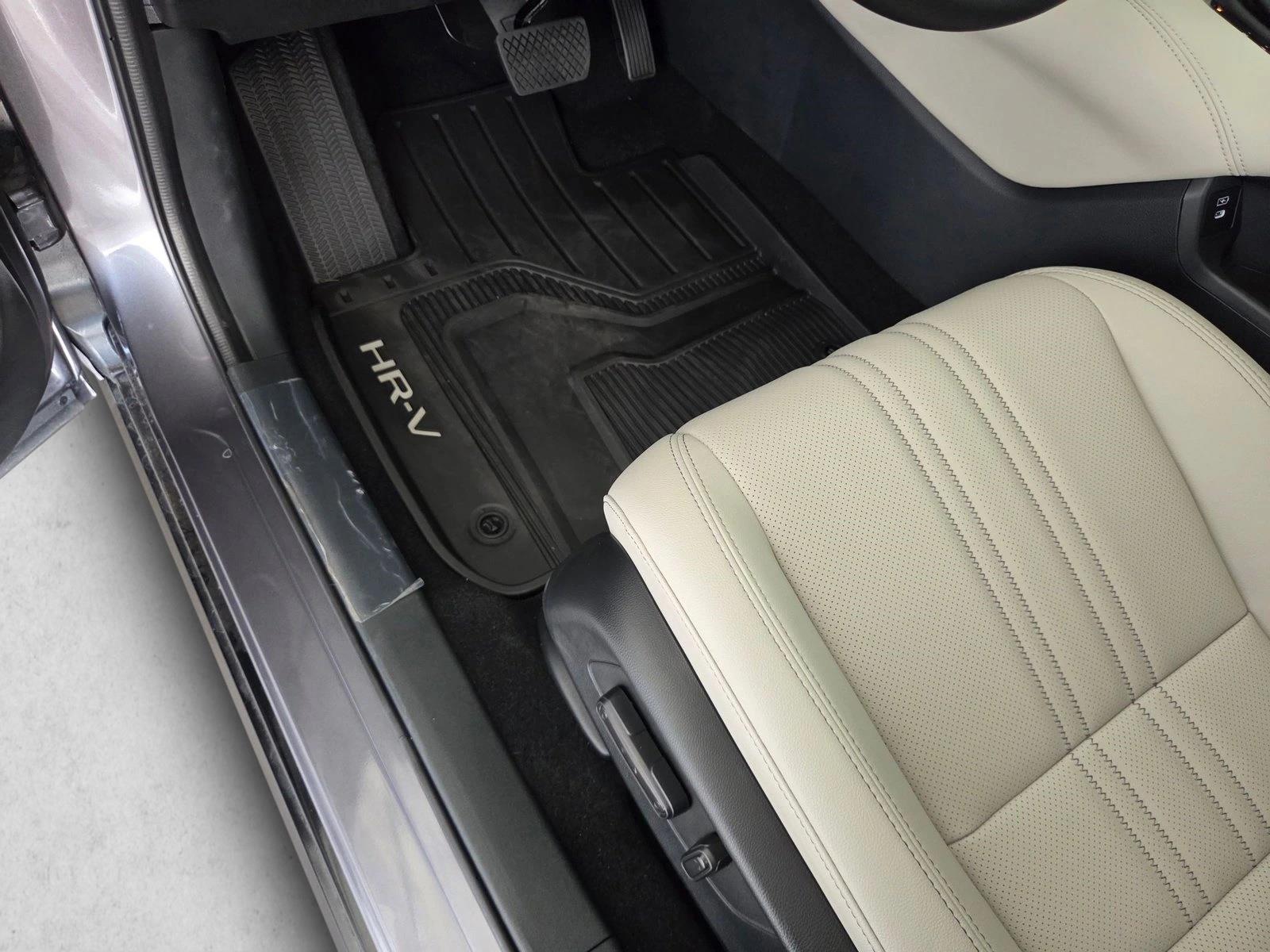 2026 Honda HR-V EX-L photo 3