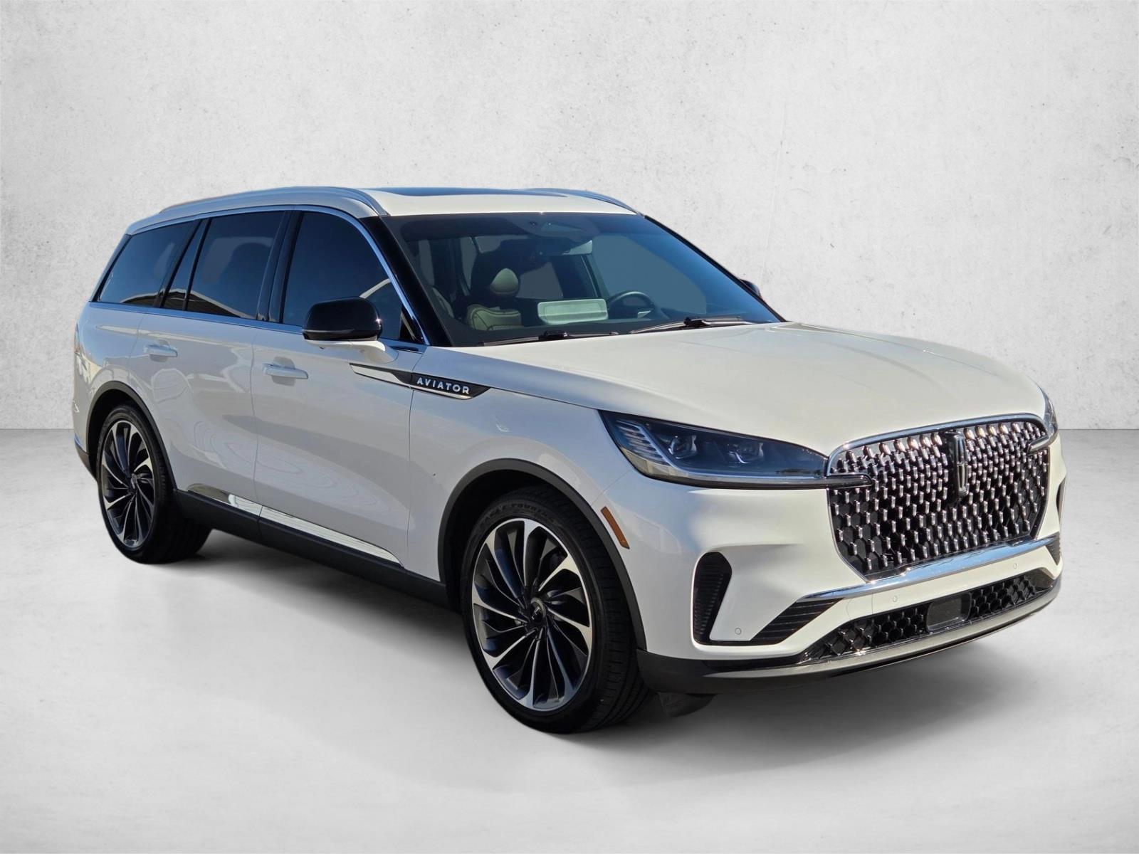2025 Lincoln Aviator Reserve photo 3