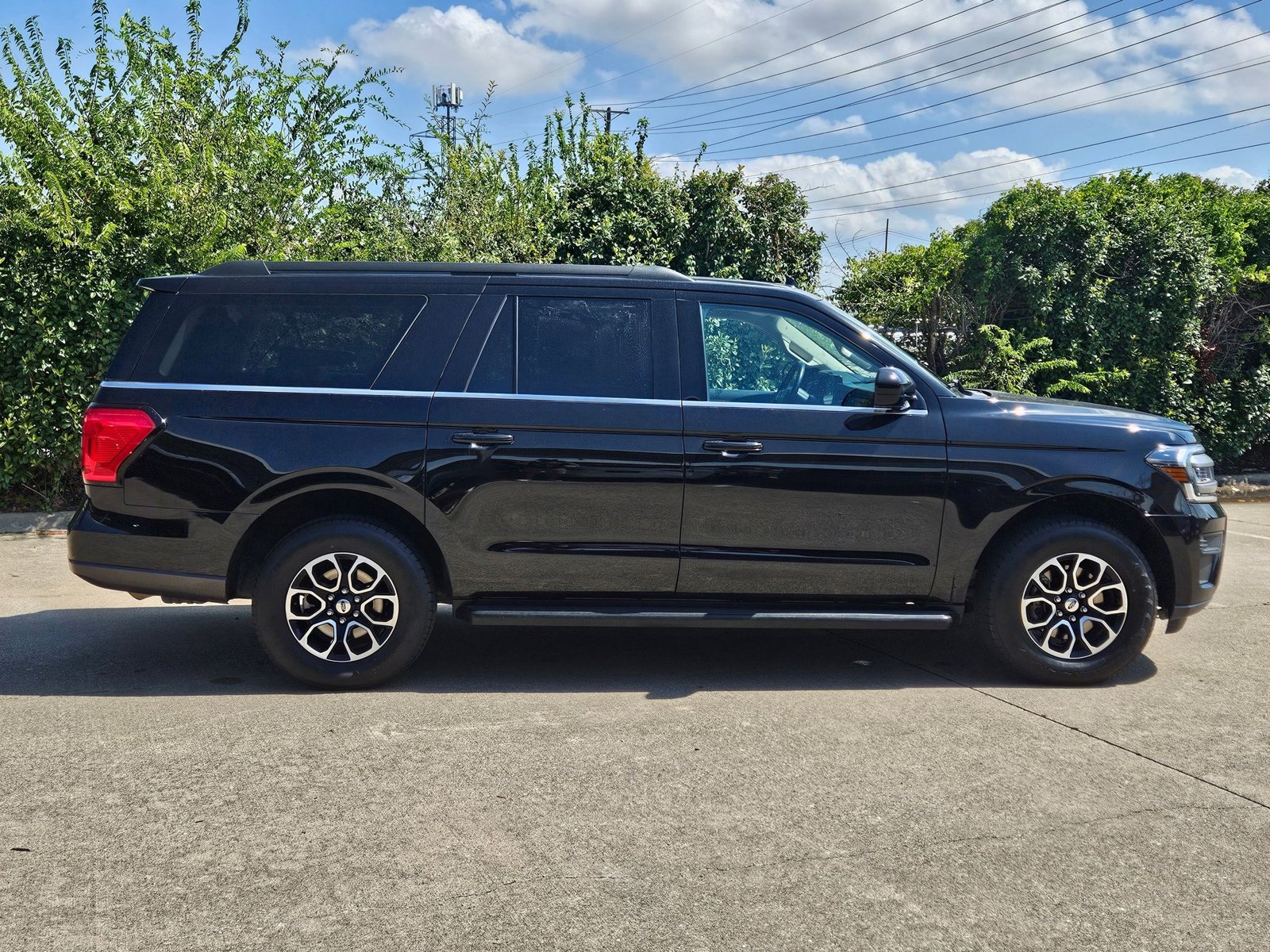 2024 Ford Expedition MAX XLT photo 3