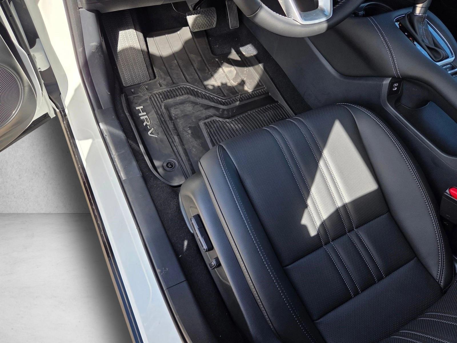 2026 Honda HR-V EX-L photo 3