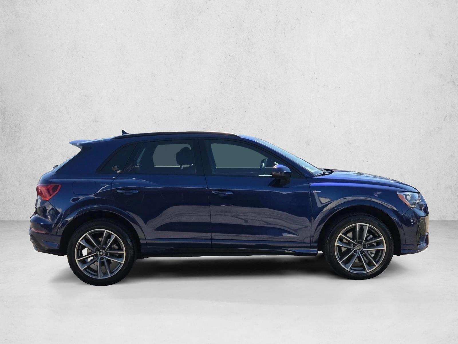 2021 Audi Q3 45 TFSI S line Premium photo 4