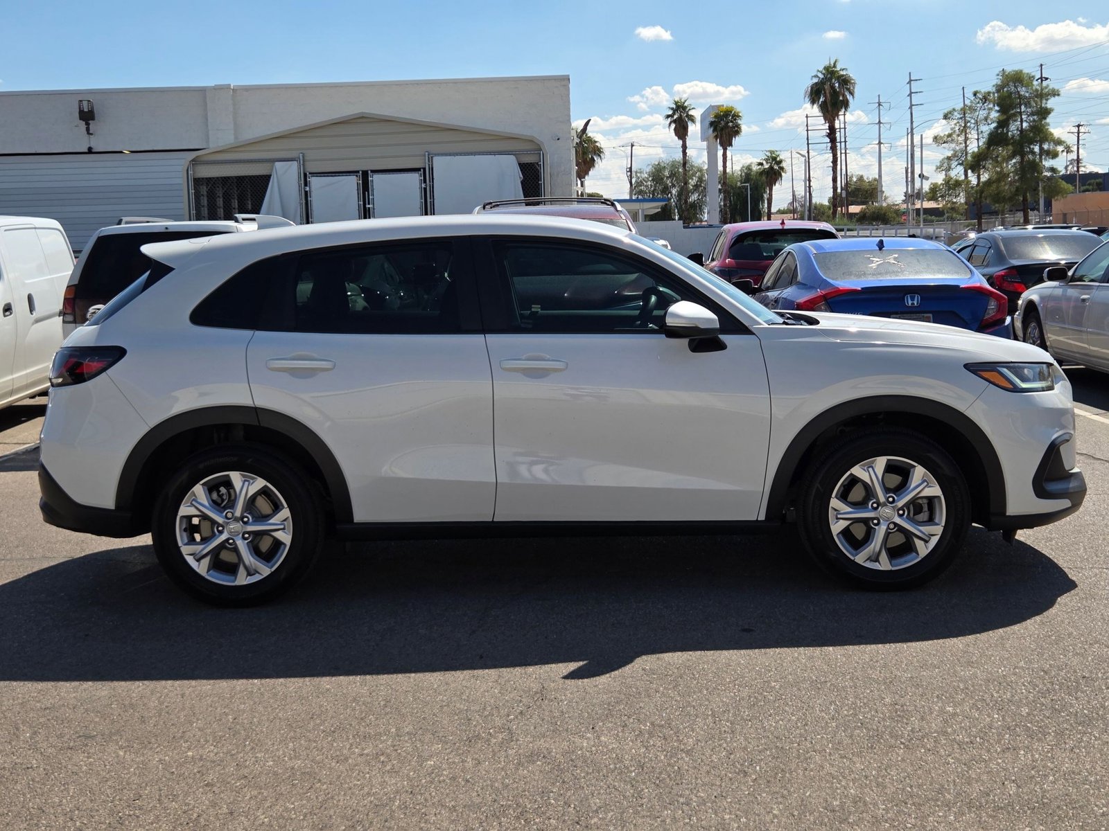 2025 Honda HR-V LX photo 3