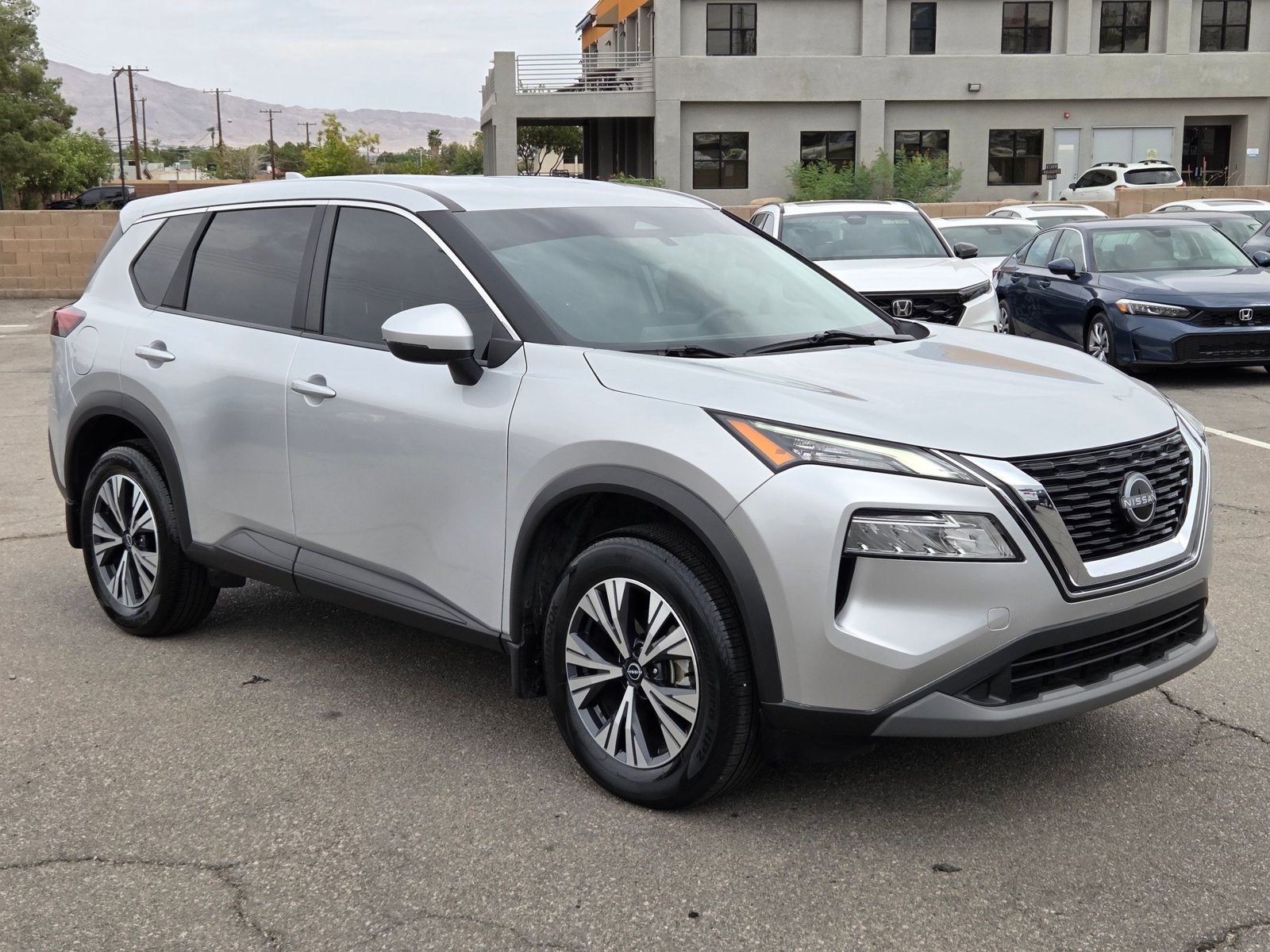 2022 Nissan Rogue SV photo 3