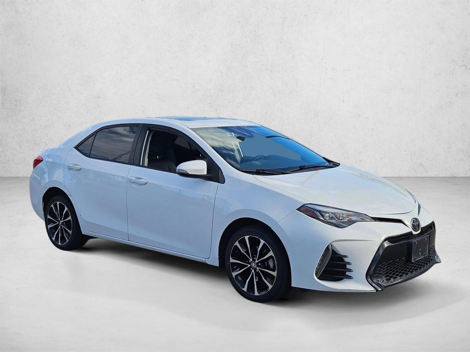 2017 Toyota Corolla SE photo 3