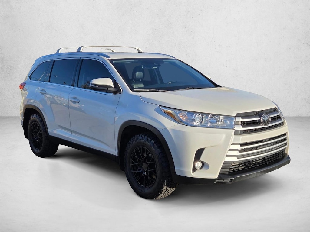 Used 2019 Toyota Highlander XLE V6 SUV