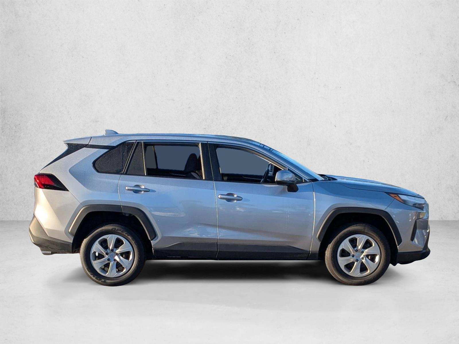 2023 Toyota RAV4 LE photo 2