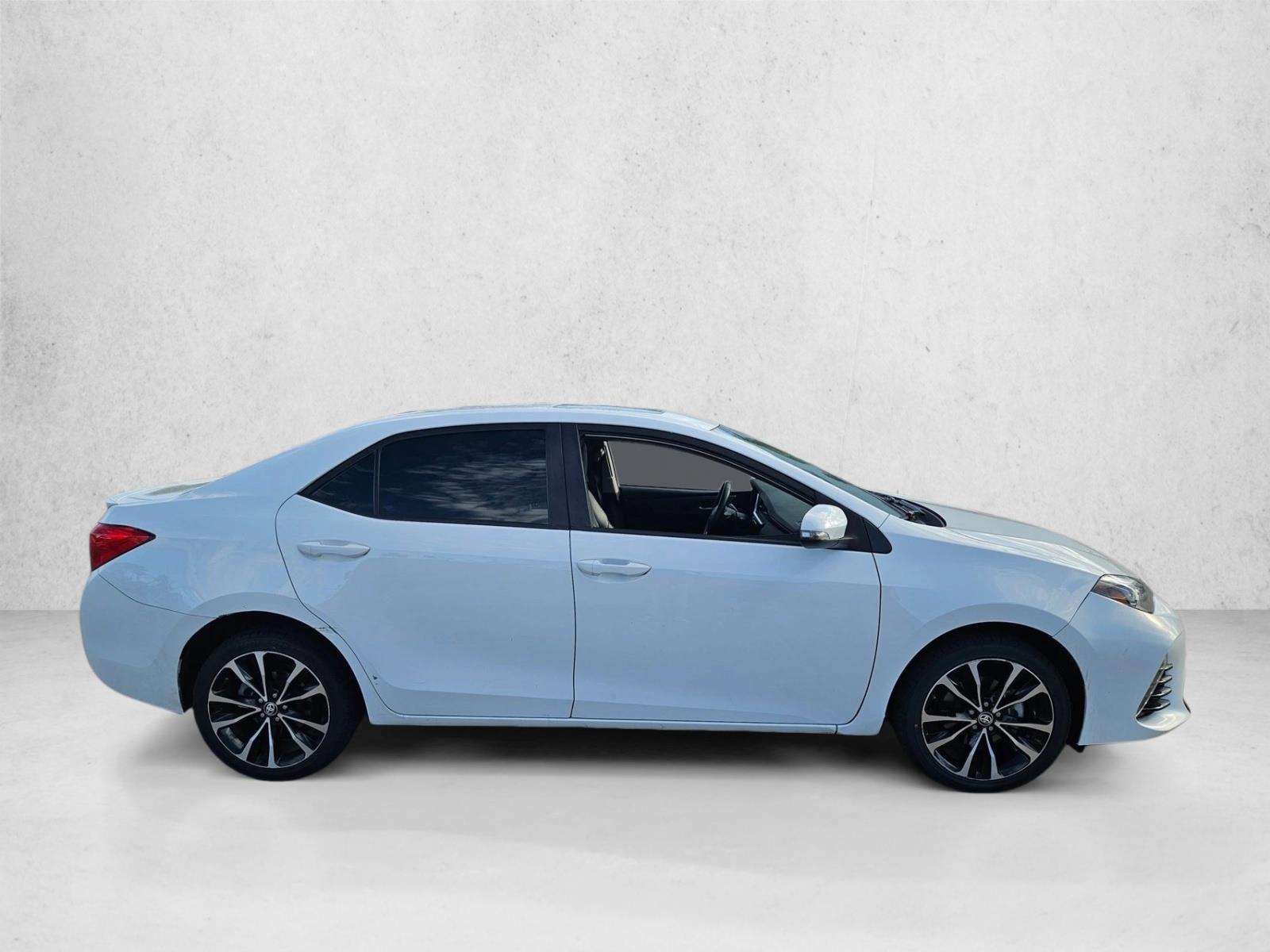 2017 Toyota Corolla SE photo 4