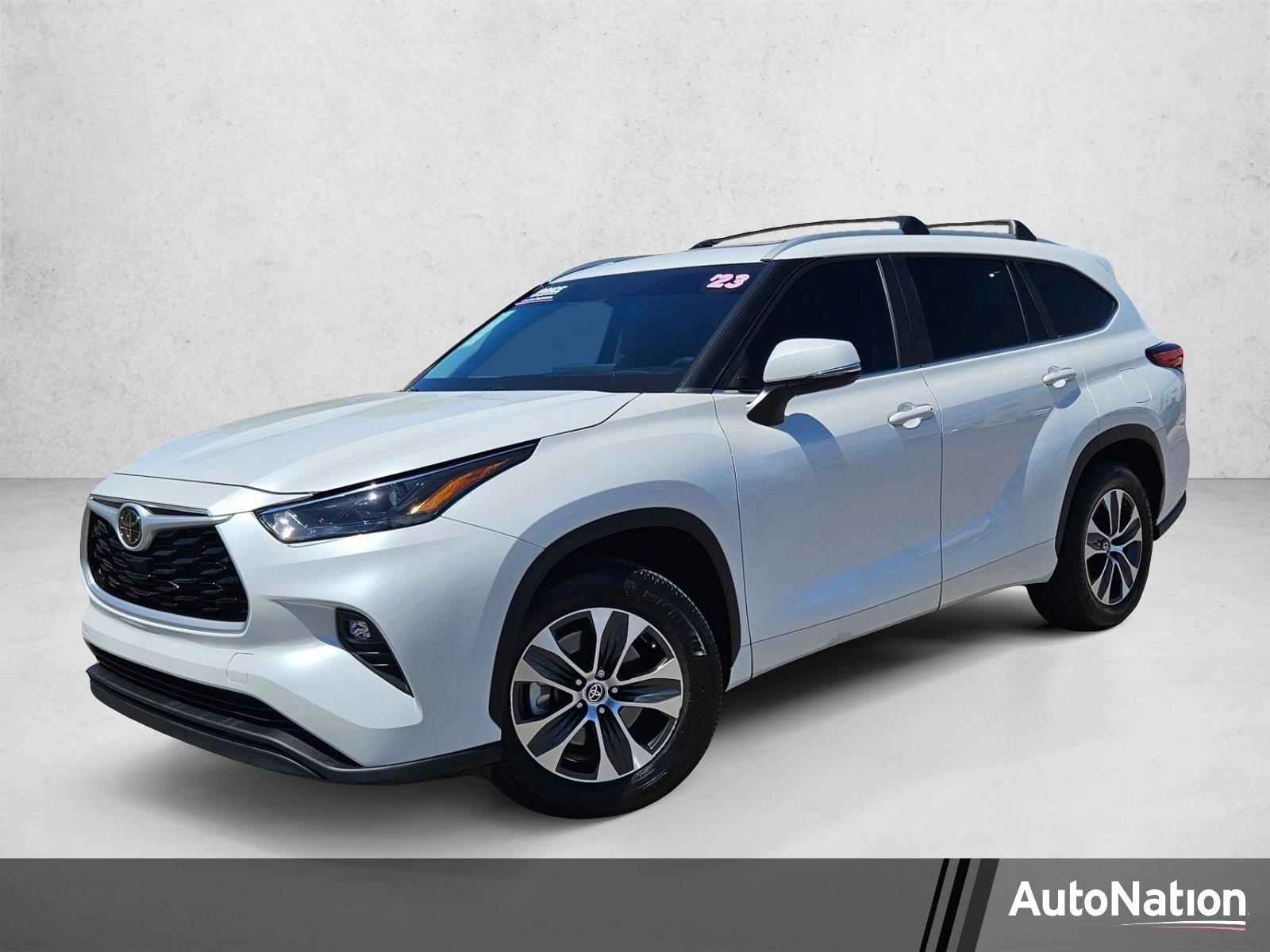 2023 Toyota Highlander XLE FWD's photo