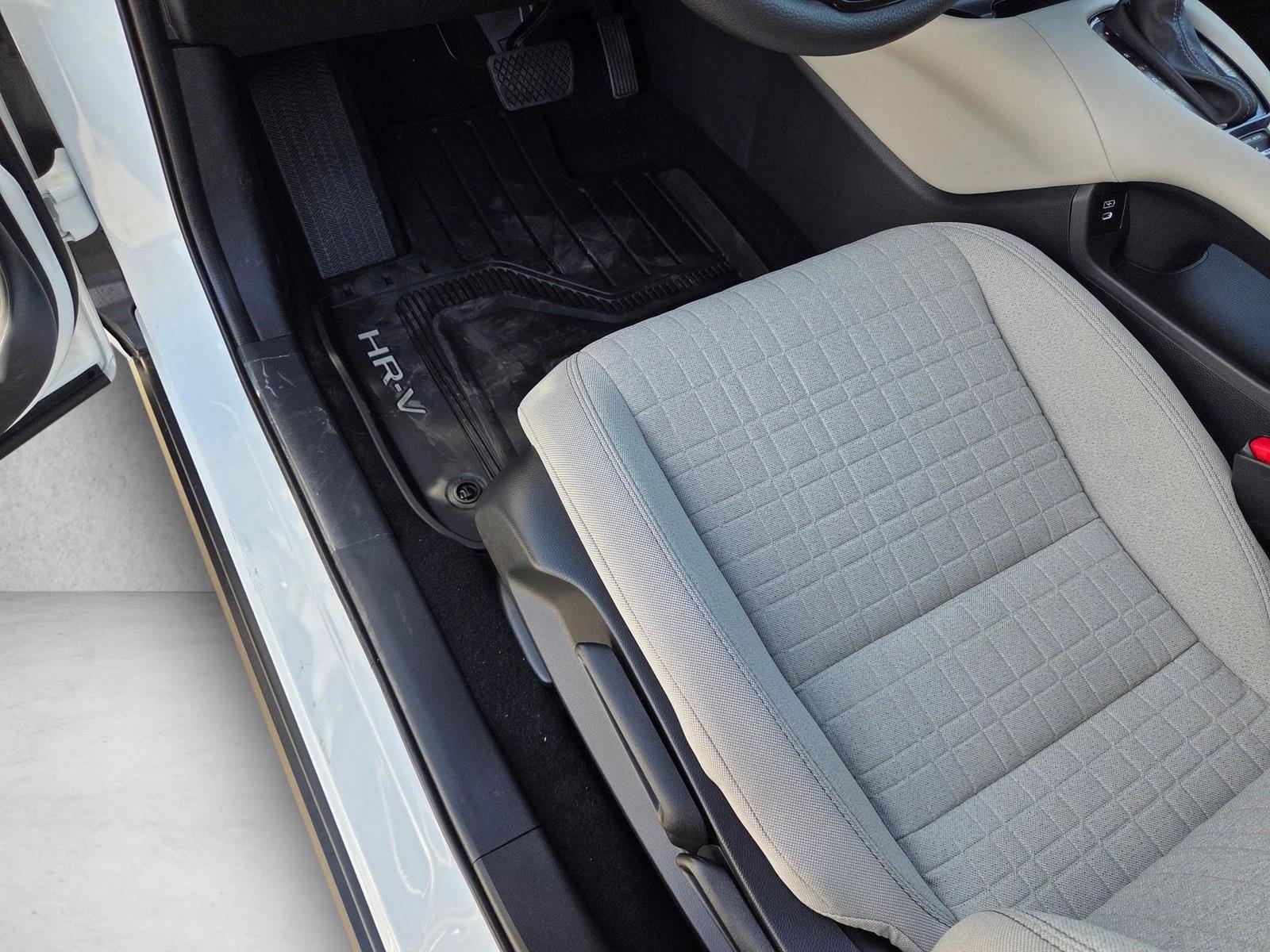 2026 Honda HR-V LX photo 4