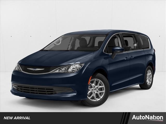 2017 Chrysler Pacifica Touring's photo