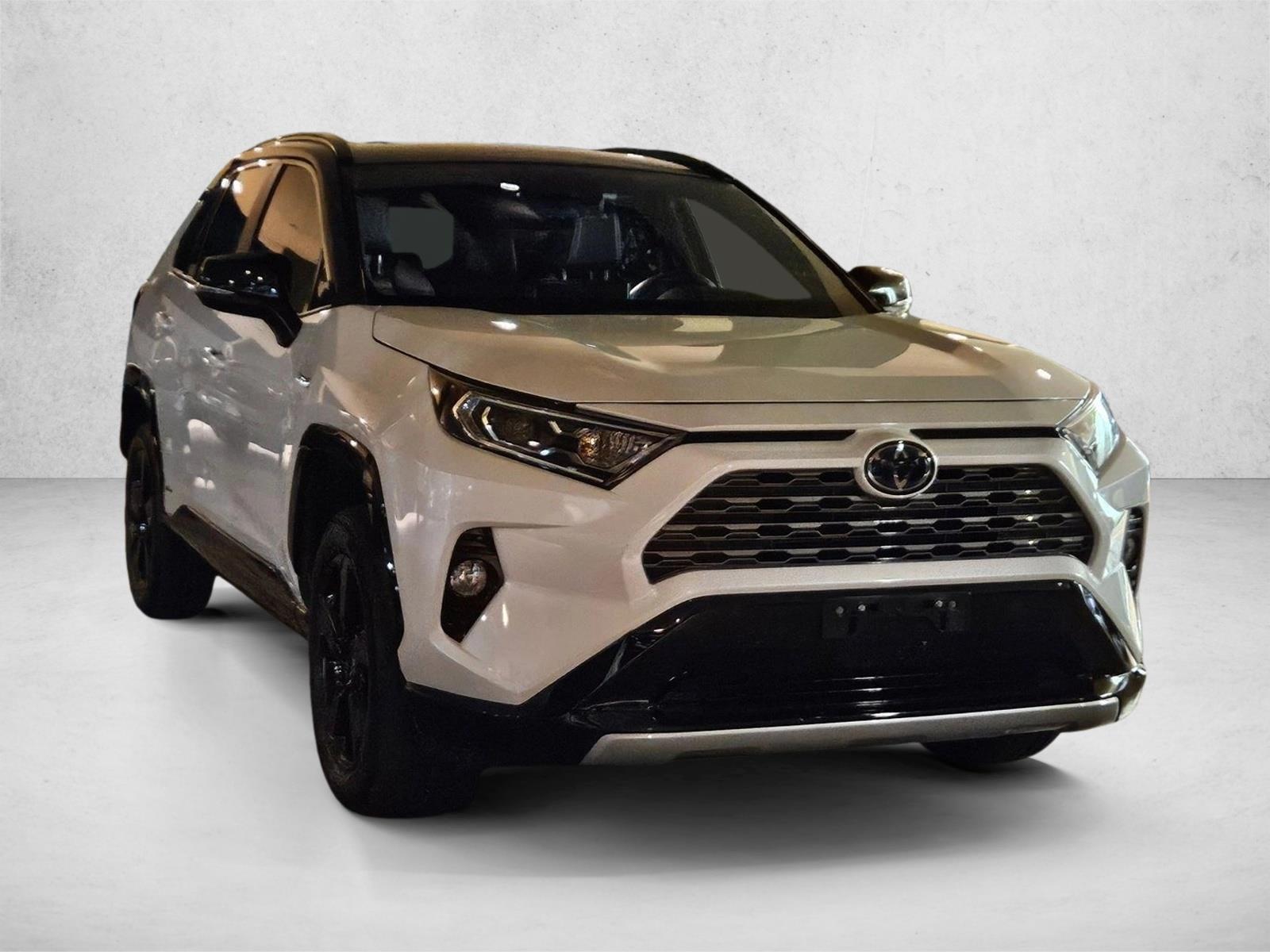 2020 Toyota RAV4 Hybrid XSE photo 2
